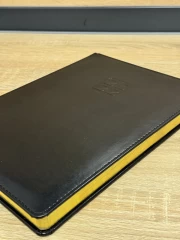 Блокнот щоденник А4 чорний датований на 2022 рік