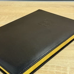 Блокнот щоденник А4 чорний датований на 2022 рік