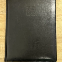 Блокнот щоденник А4 чорний датований на 2022 рік