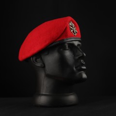 Берет Артиллерии Капля красная в сборе с металлическим флажком
