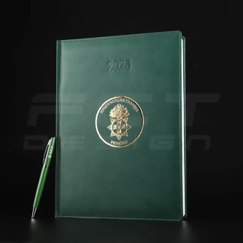 Блокнот щоденник НГУ А4 зелений із тисненням датований на 2025 рік 21х29,7 см 21х29,7 см