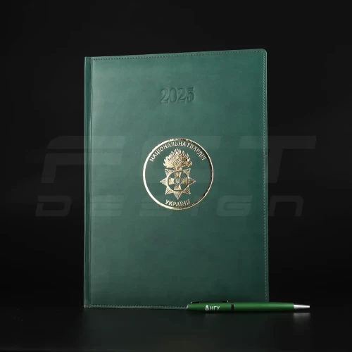 Блокнот щоденник НГУ А4 зелений із тисненням датований на 2025 рік 21х29,7 см 21х29,7 см