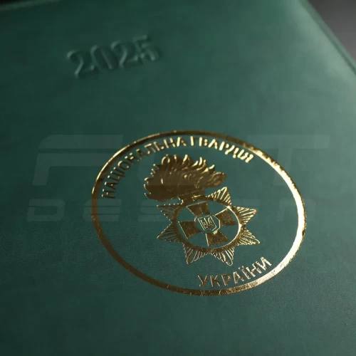 Блокнот щоденник НГУ А4 зелений із тисненням датований на 2025 рік 21х29,7 см 21х29,7 см