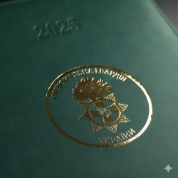 Блокнот щоденник НГУ А4 зелений із тисненням датований на 2026 рік