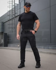 Футболка чорна