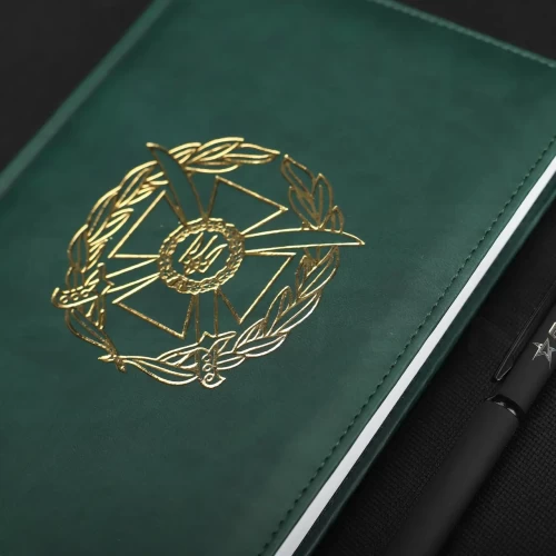 Блокнот щоденник ЗСУ хакі А5 з тисненням золото 14,8 х21 см 14,8 х21 см