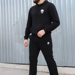 Спортивний костюм чорний тринитка з нанесенням Череп Панішер