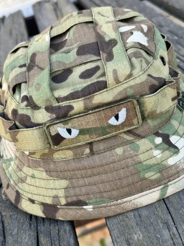 Шеврон/патч вишитий очі кота мультикам