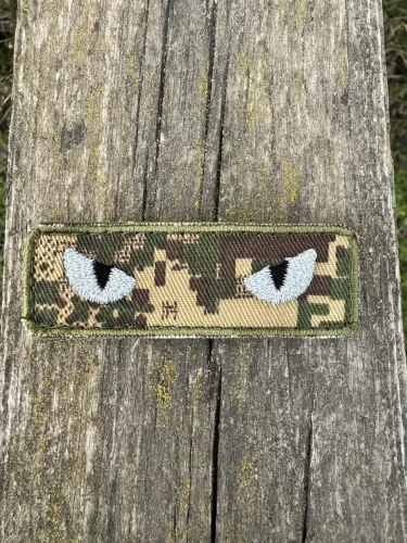 Шеврон/патч вишитий очі кота хижак піксель G-0822