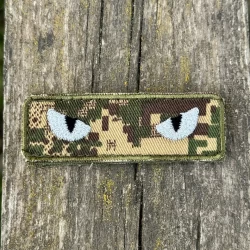 Шеврон/патч вишитий очі кота хижак піксель G-0822