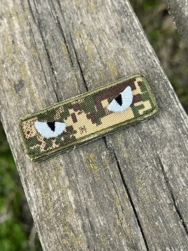 Шеврон/патч вишитий очі кота хижак піксель G-0822