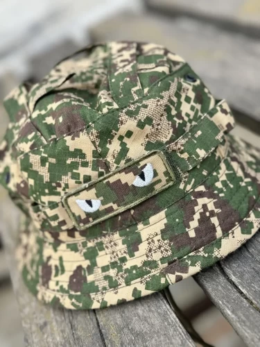 Шеврон/патч вишитий очі кота хижак піксель G-0822