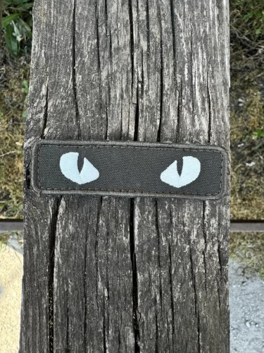 Шеврон/патч вишитий очі кота хакі