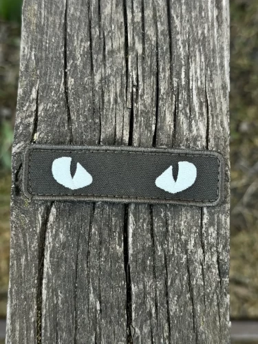Шеврон/патч вишитий очі кота хакі