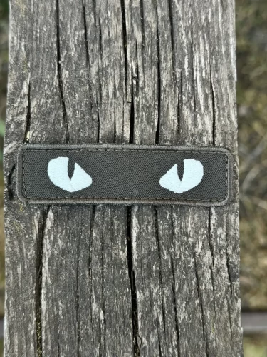 Шеврон/патч вишитий очі кота хакі