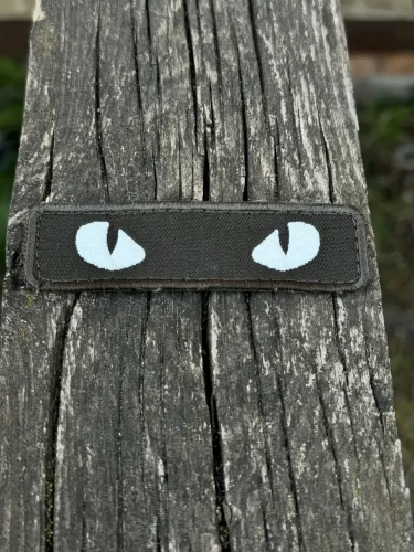Шеврон/патч вишитий очі кота хакі