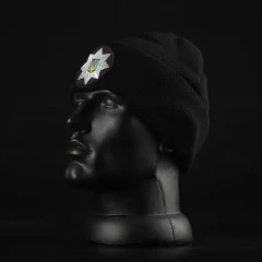 Шапка в'язана з кокардою Поліція